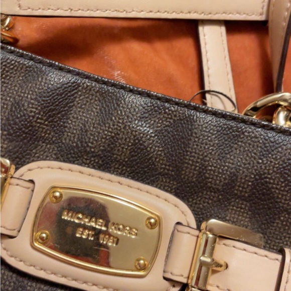 Micheal Kors Crossbody Bag - Picture 3 of 6